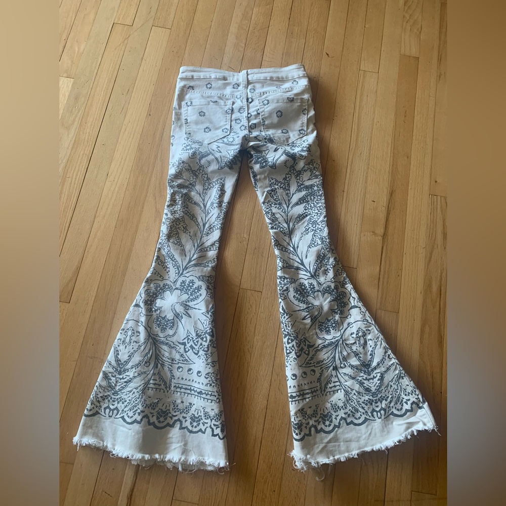 Free People Bali cream printed super flare jeans - Picture 8 of 9